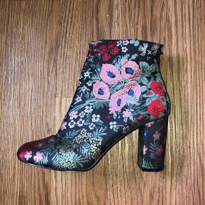 Embroidered Ankle boots